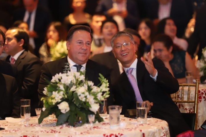 Panamá y China de aniversario