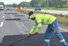 Aplican 120 toneladas de asfalto destinadas a reforzar la conectividad vial en Herrera