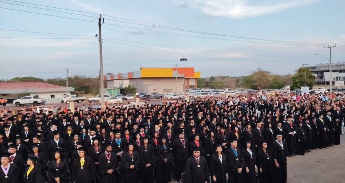 Universidad de Panamá gradúa a 314 nuevos profesionales