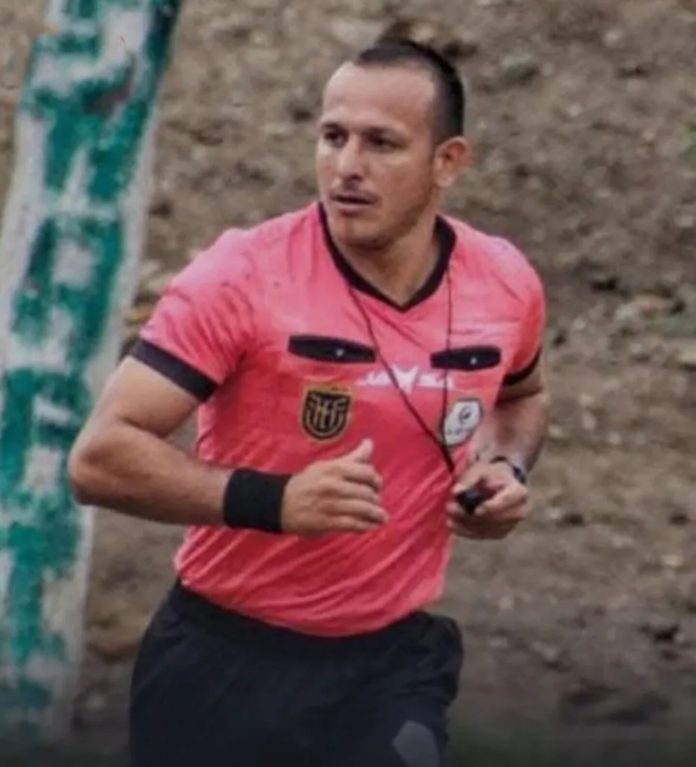árbitro de fútbol Javier Ortega